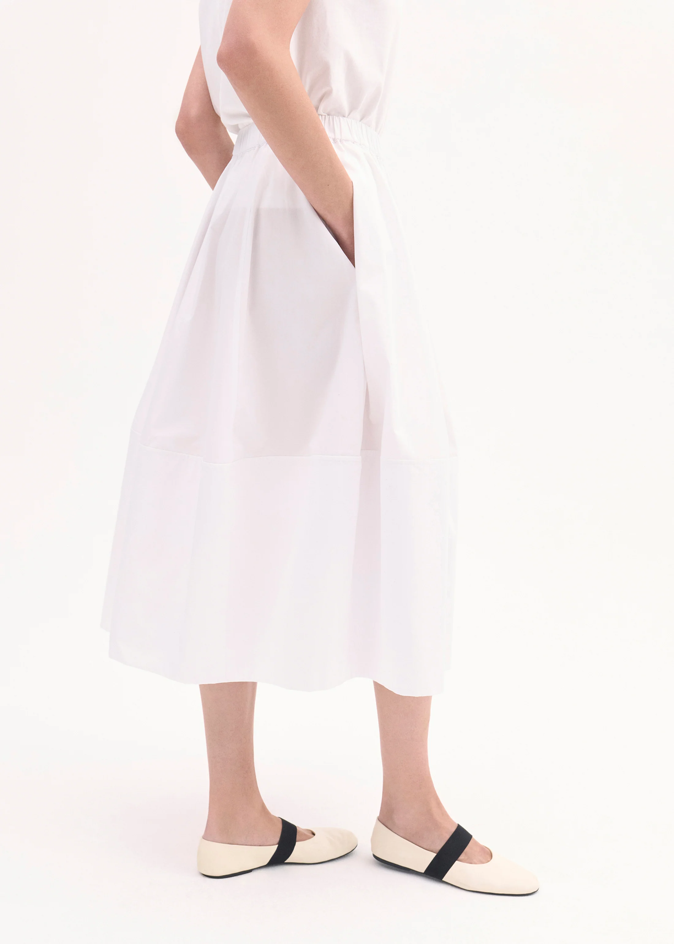 Elastic Ballerina Leather Flat in Ivory - Image 3