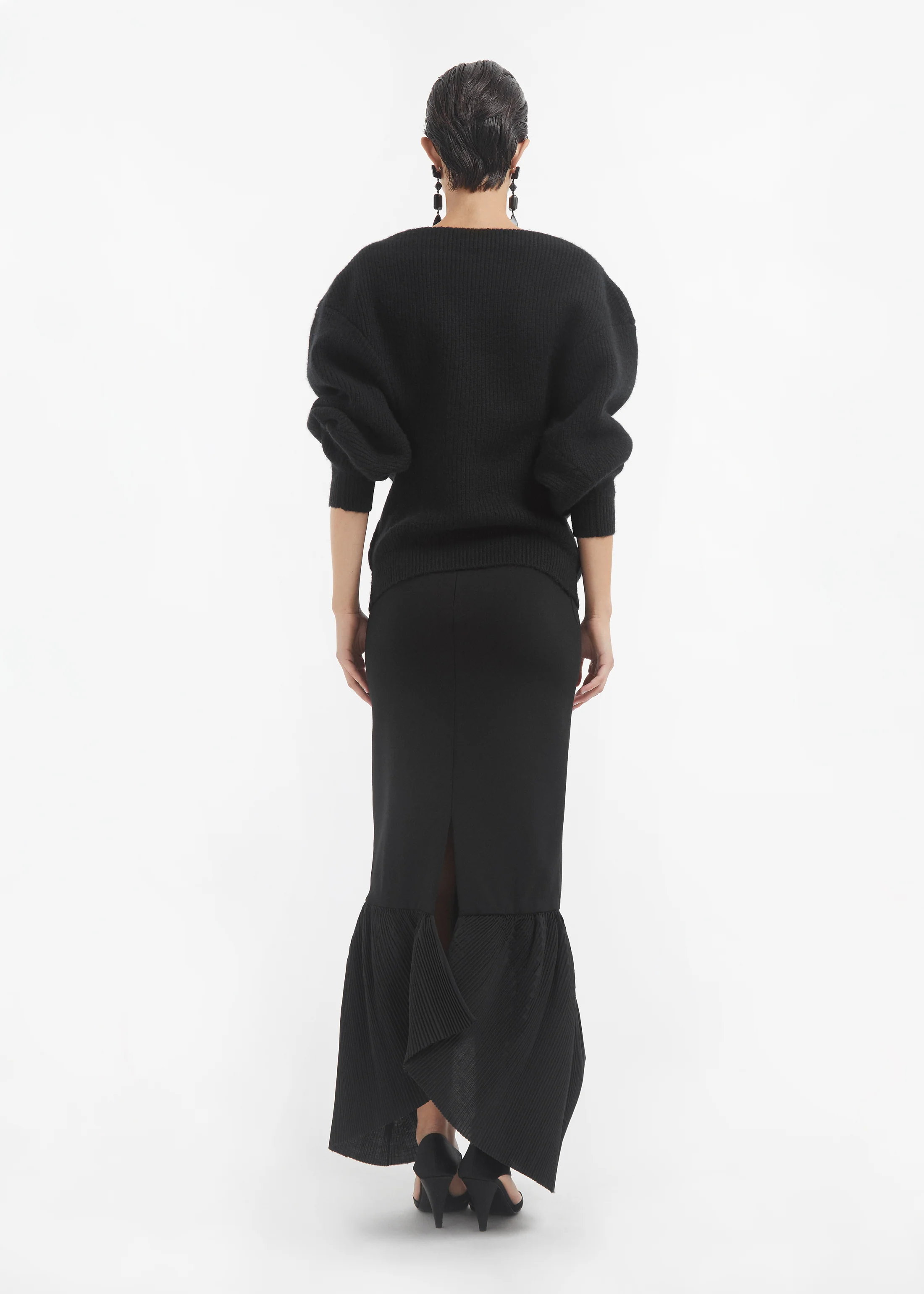 Oversized Boatneck Sweater in Wool Cashmere - Black - Image 3