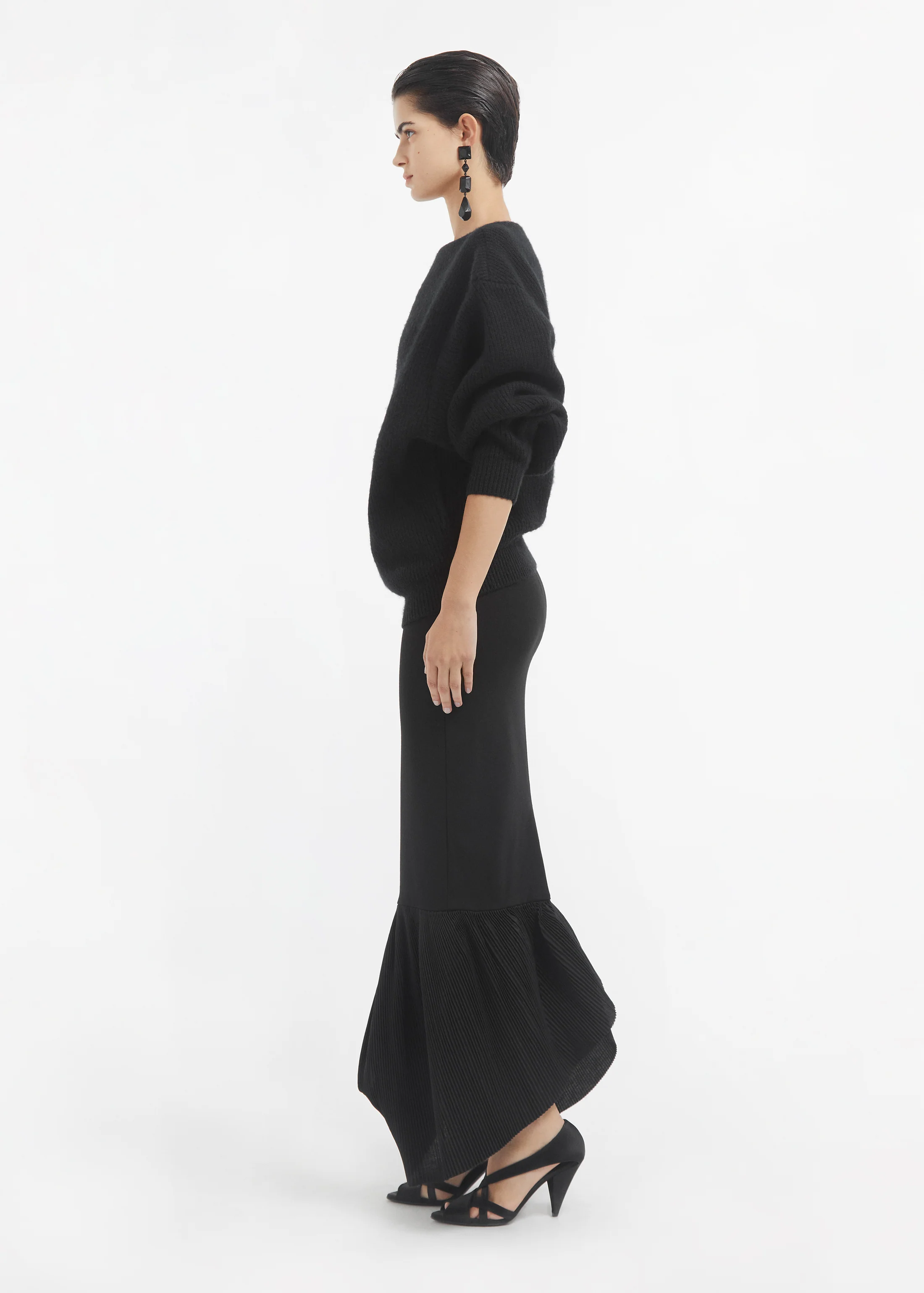 Oversized Boatneck Sweater in Wool Cashmere - Black - Image 4