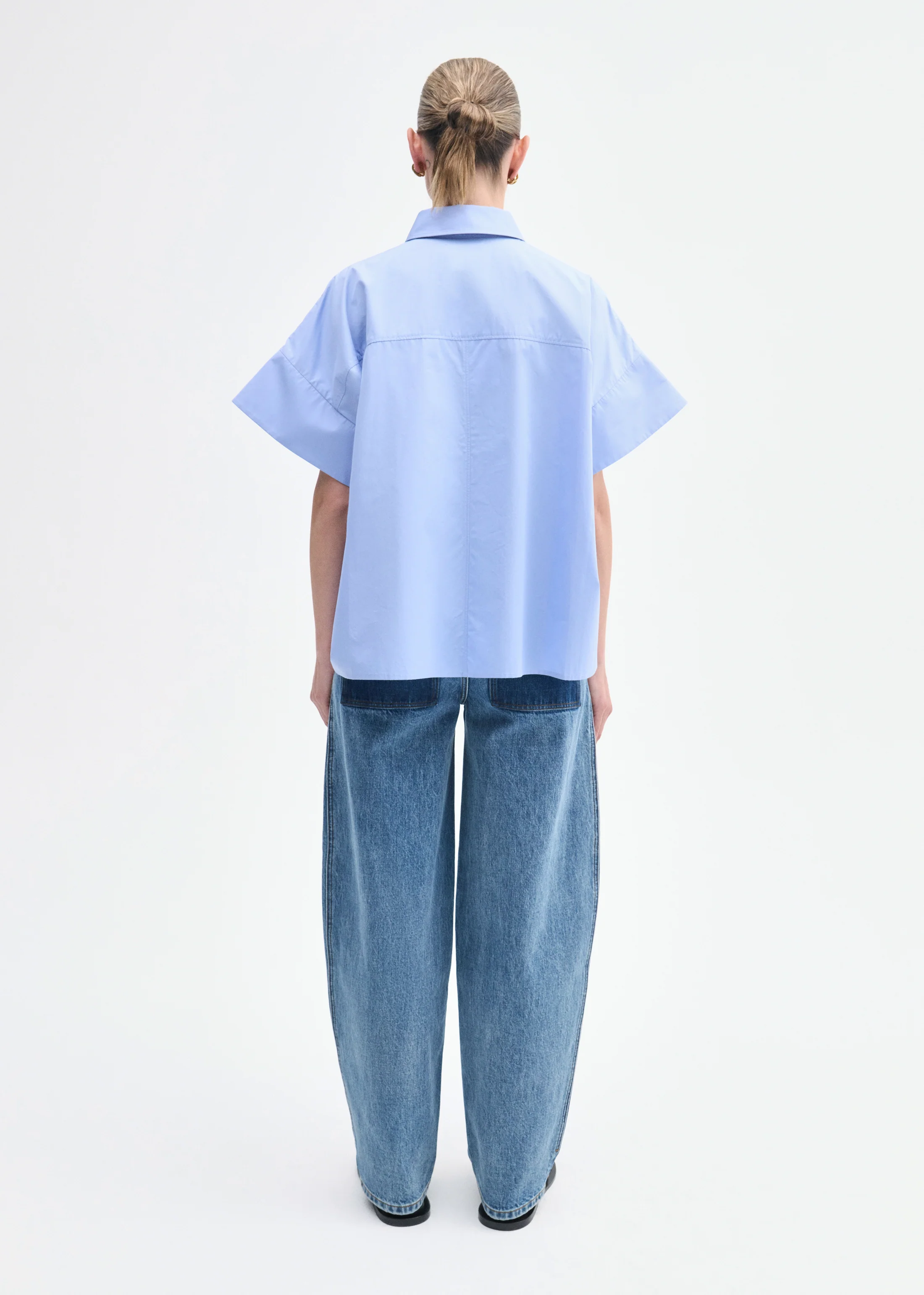 Boxy Short Sleeve Shirt in Cotton Poplin - Blue - Image 4