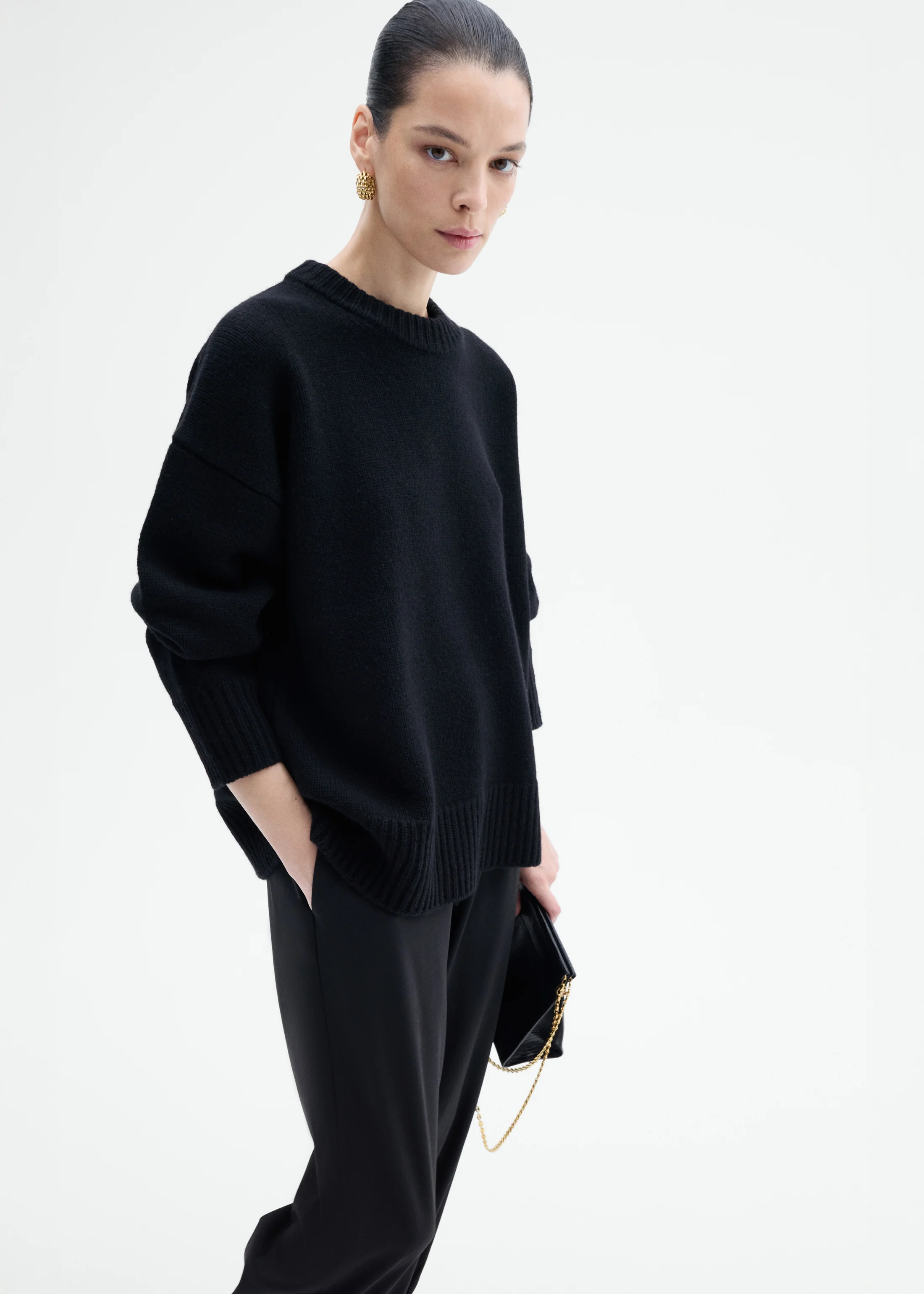Boyfriend Crew Neck in Wool Cashmere - Black - Image 3