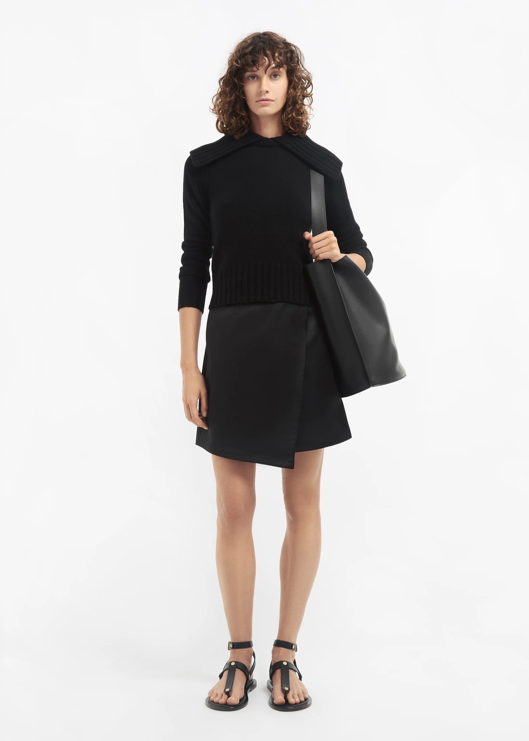 Bucket Tote Bag in Leather - Black - Image 5