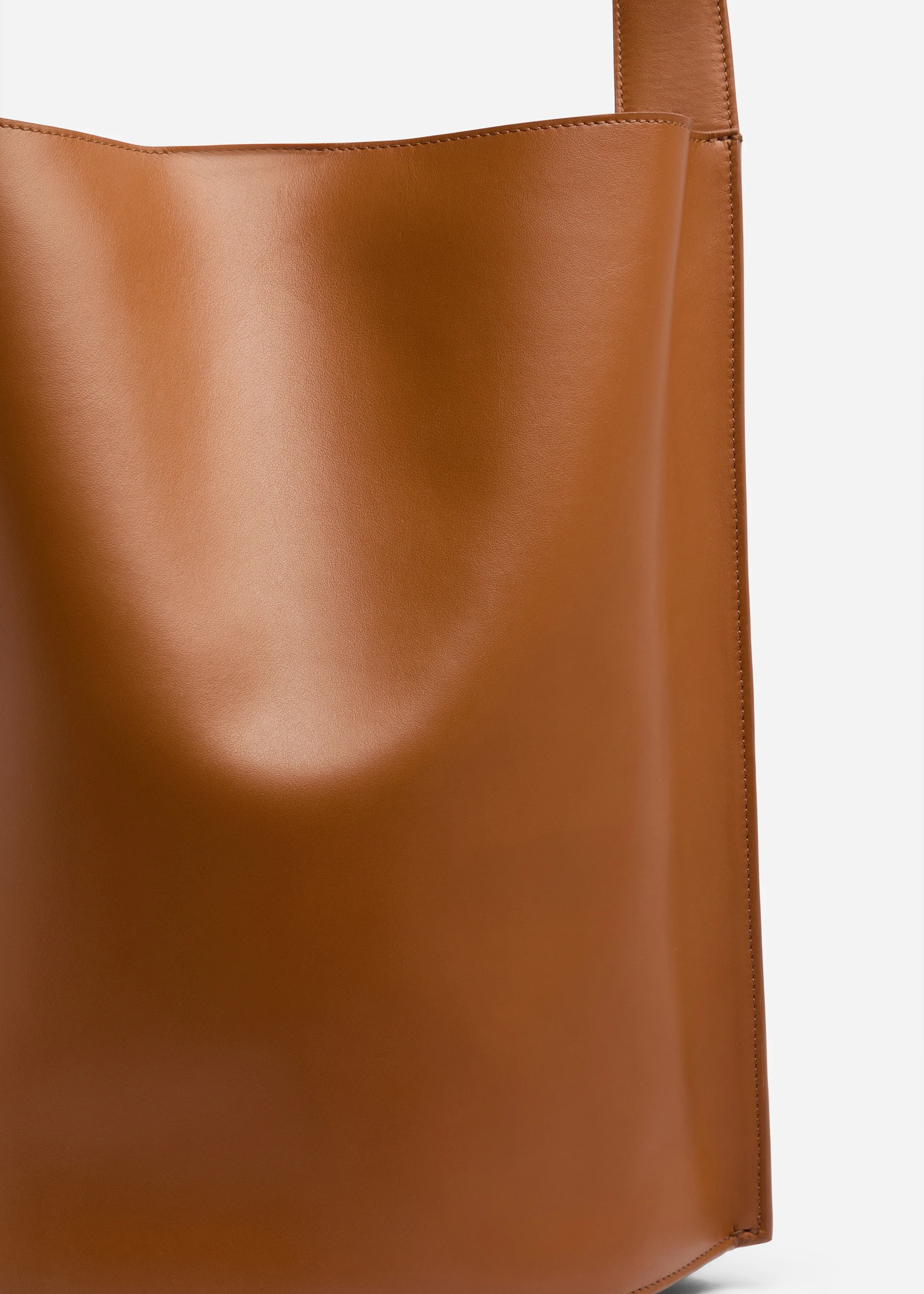 Bucket Tote Bag in Leather - Cognac - Image 3