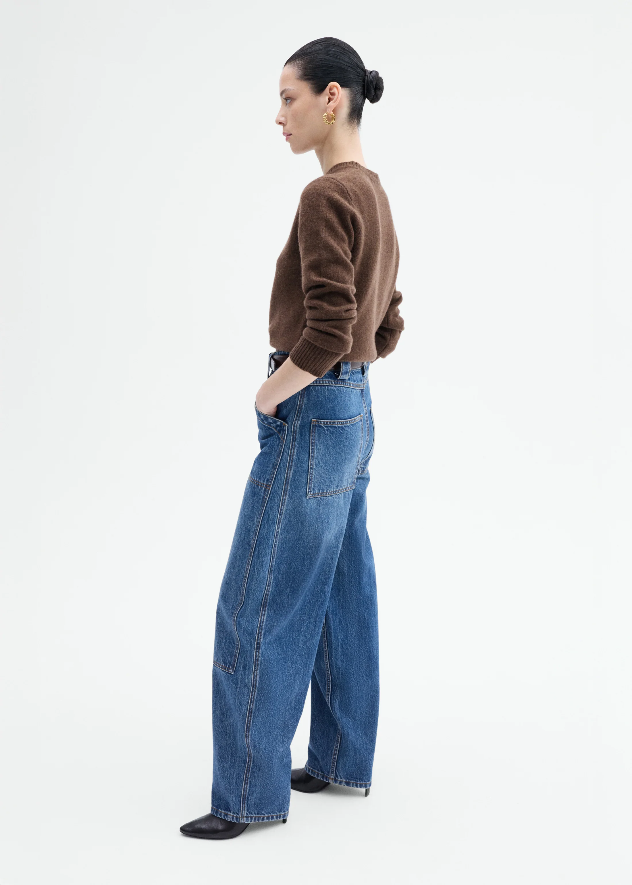 Crew Sweater in Cashmere - Brown - Image 5