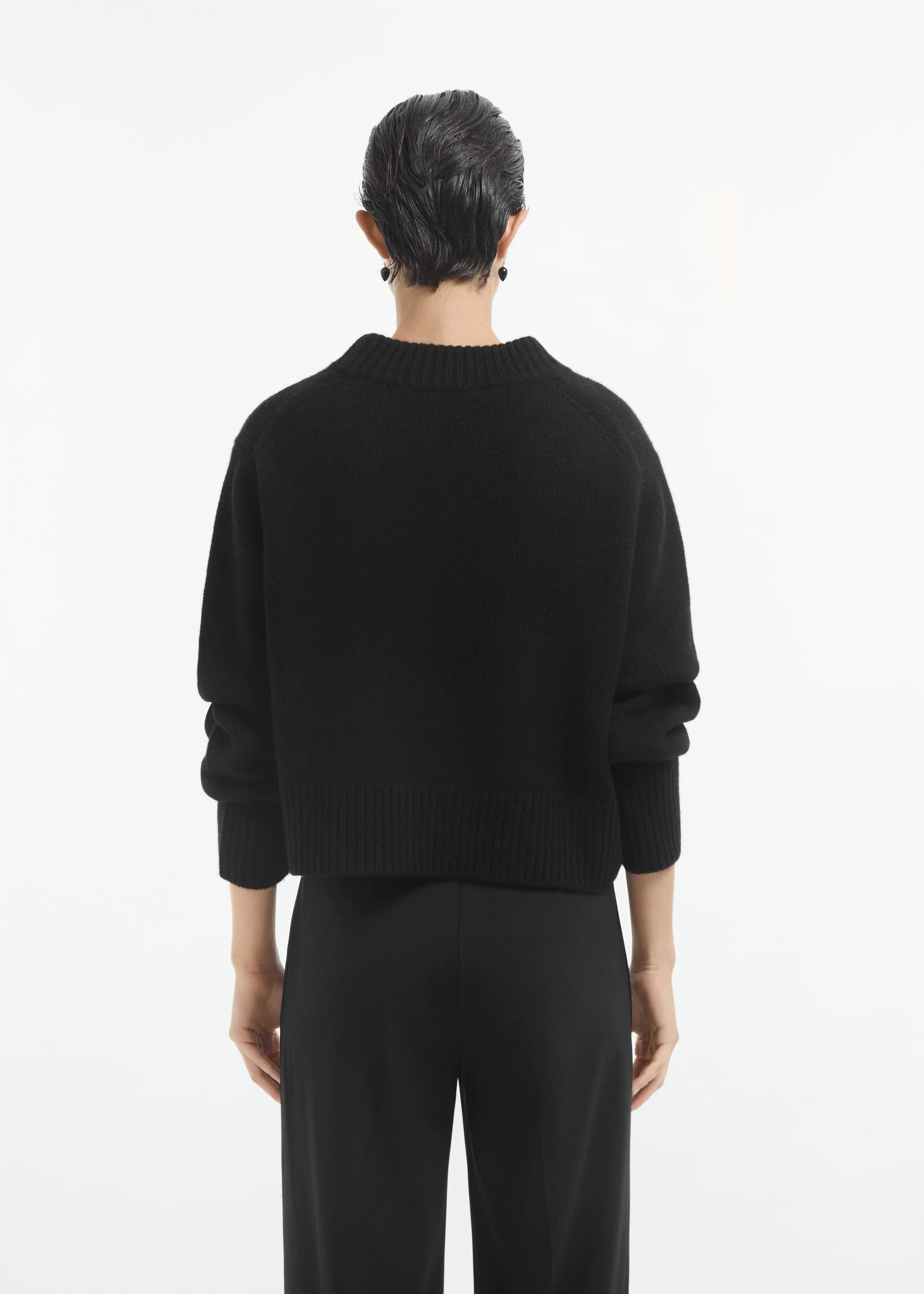 Cropped Oversized Sweater in Cashmere - Black - Image 3