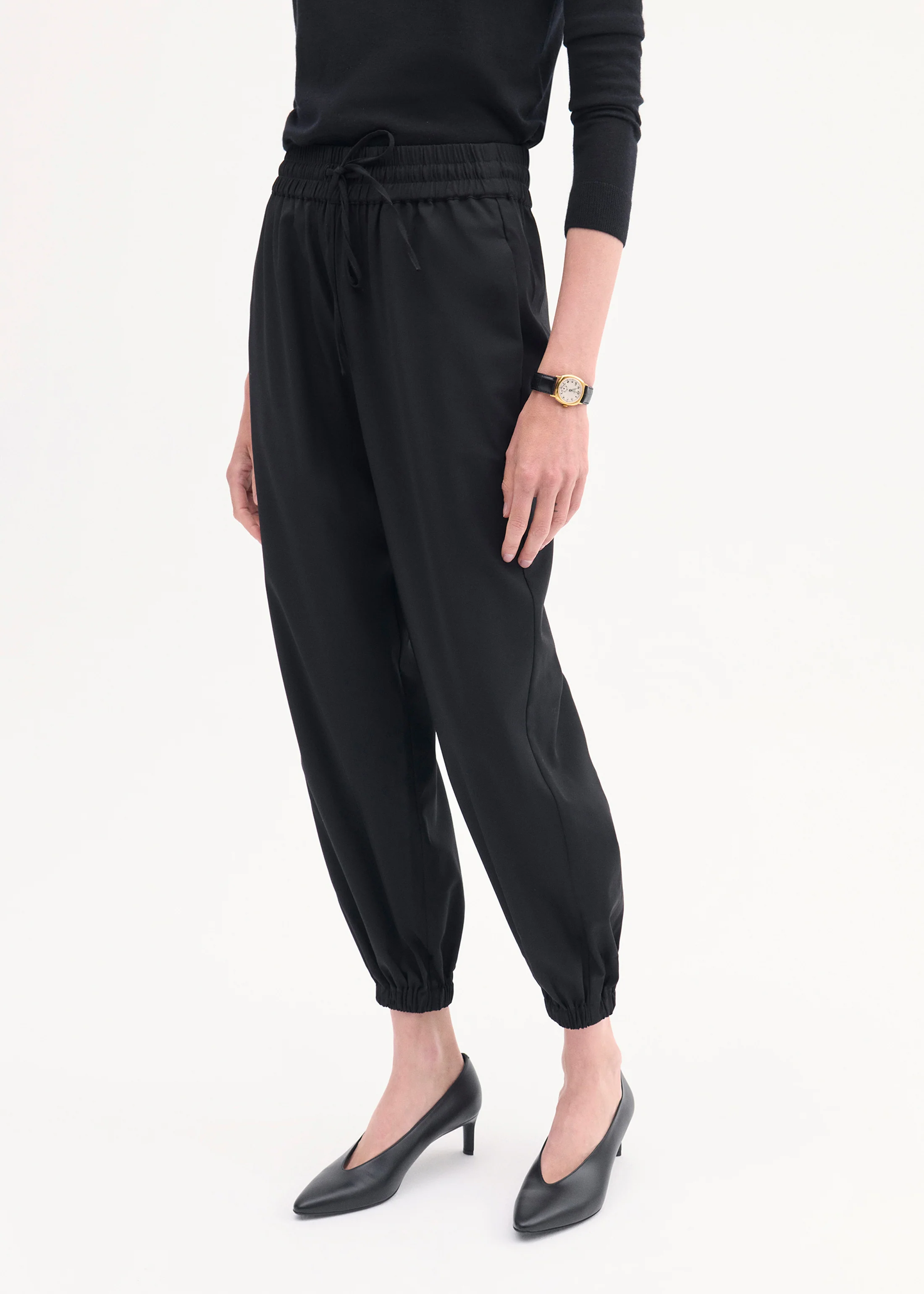 Pointed Kitten Heel in Leather - Black - Image 5