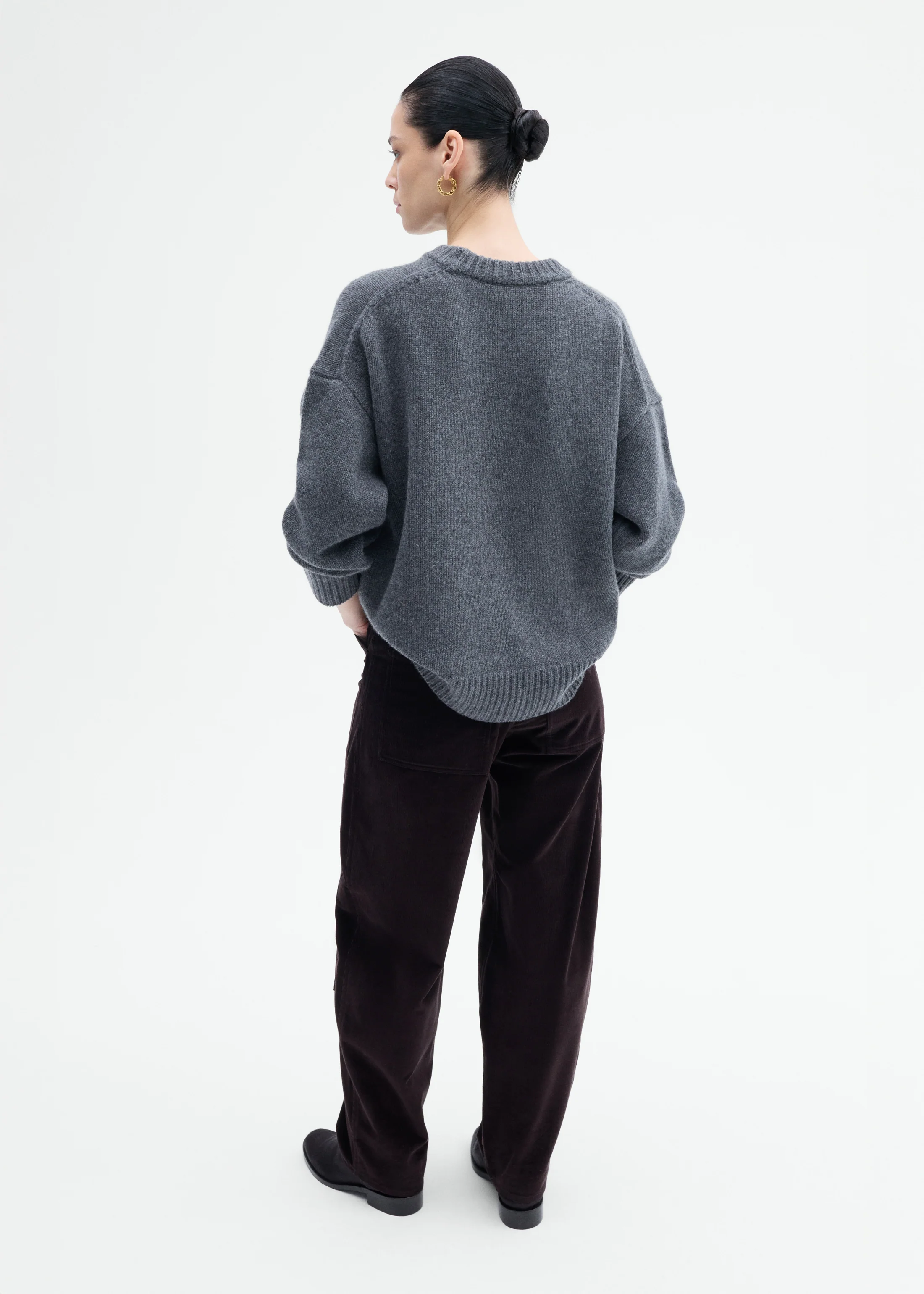 Boyfriend Crew Neck in Wool Cashmere - Grey - Image 3
