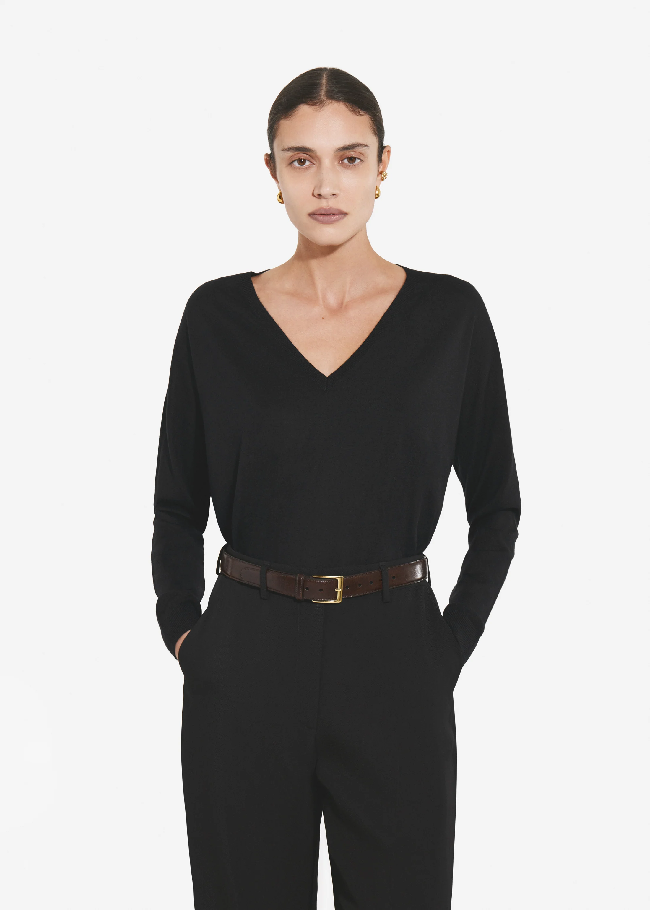 V-Neck Sweater in Fine Cashmere - Black - Image 3